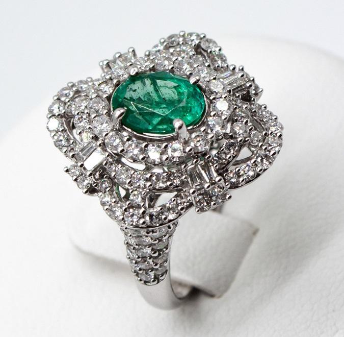 Кольцо с бриллиантами и изумрудом