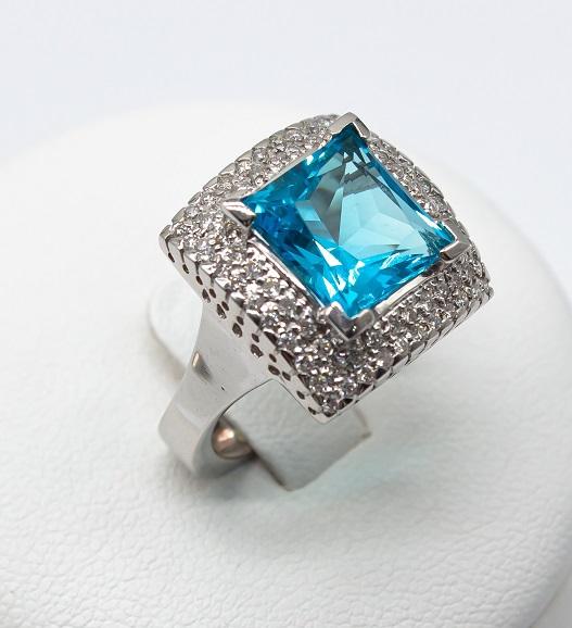 Кольцо с топазом