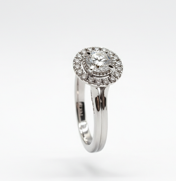 кольцо с бриллиантом