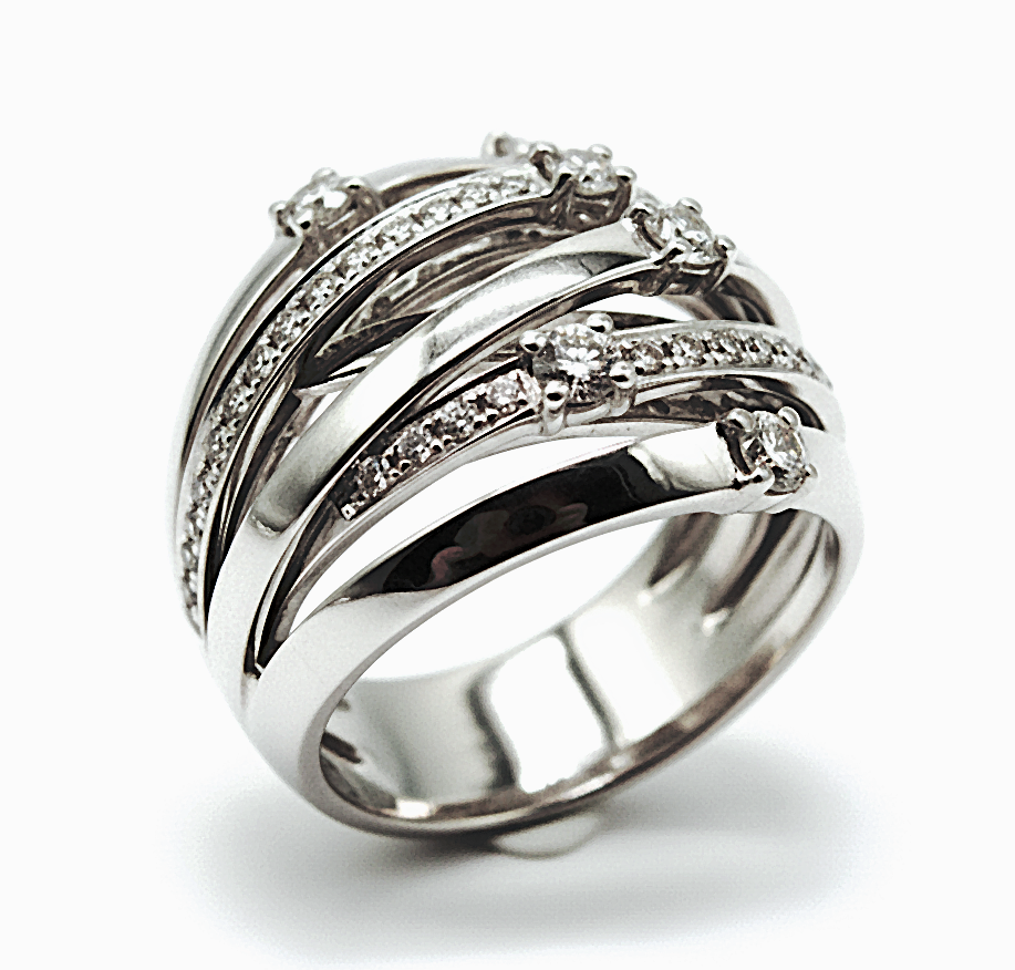 кольцо из белого золота с бриллиантами