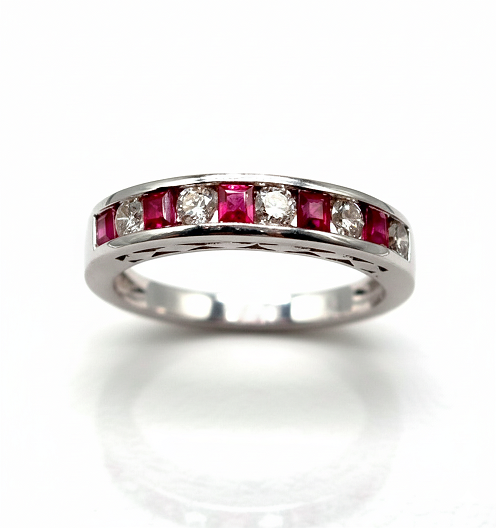 Кольцо с рубинами