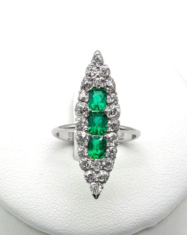 Кольцо с изумрудом